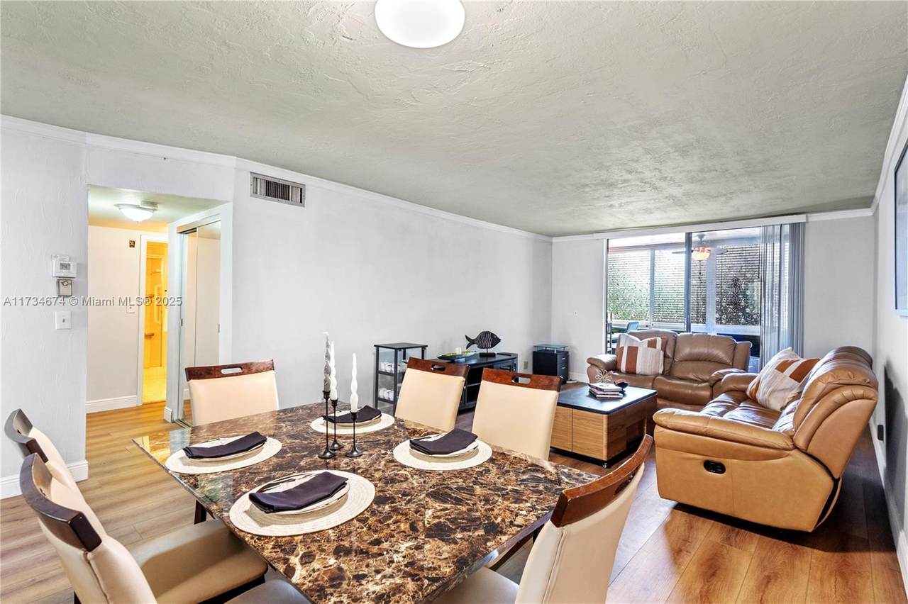 2851 Somerset Dr - Photo 1