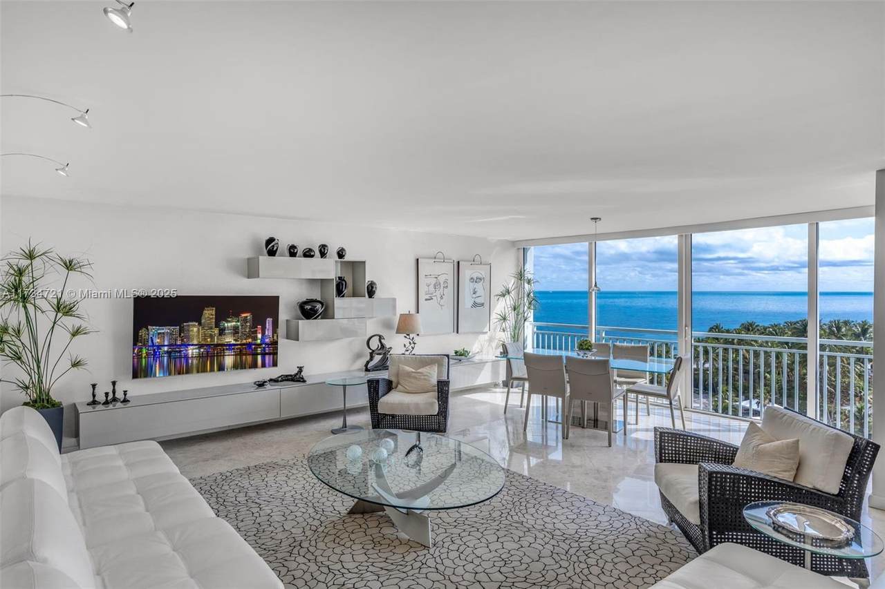 607 Ocean Dr - Photo 1