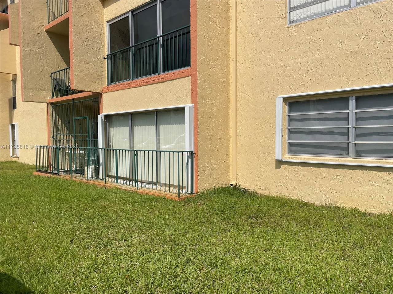 1975 44th Pl - Photo 1