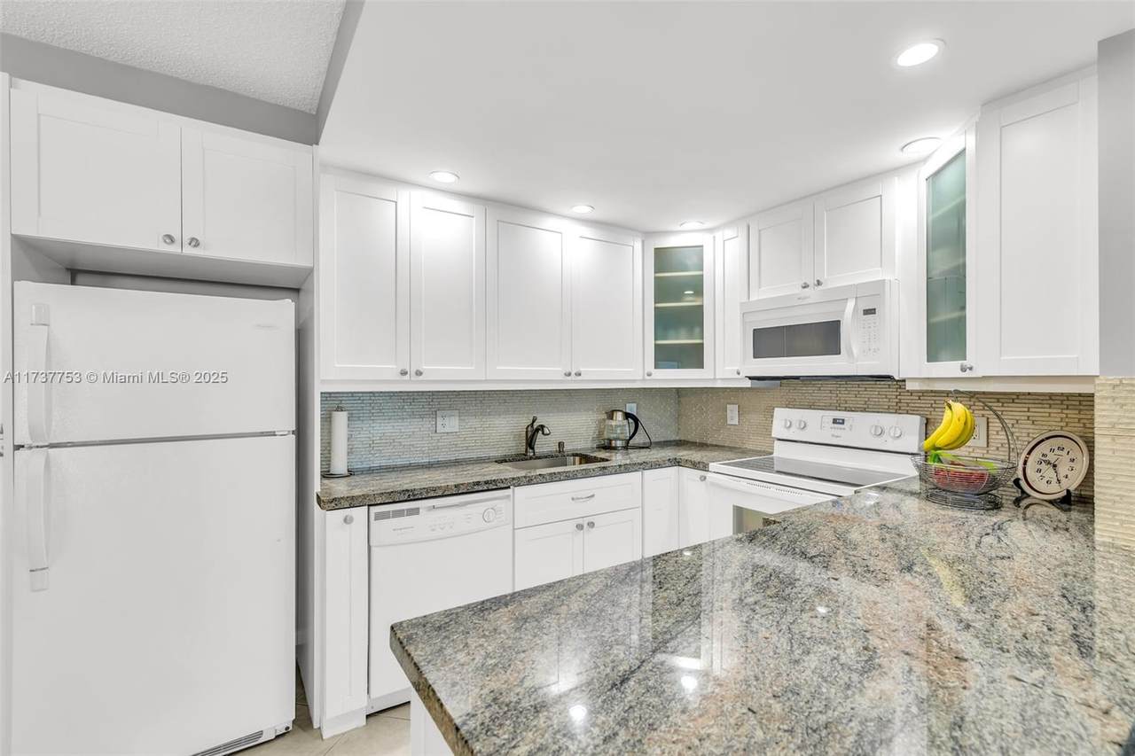 3011 Islewood D - Photo 1