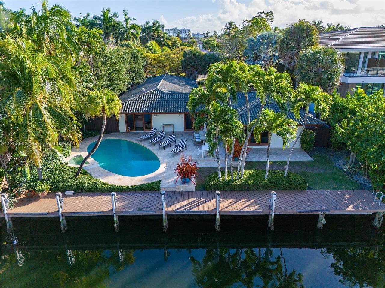 2425 Barcelona Dr - Photo 1