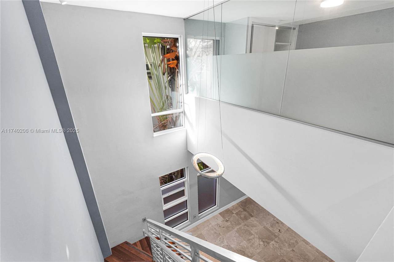 1545 Jefferson Ave - Photo 1