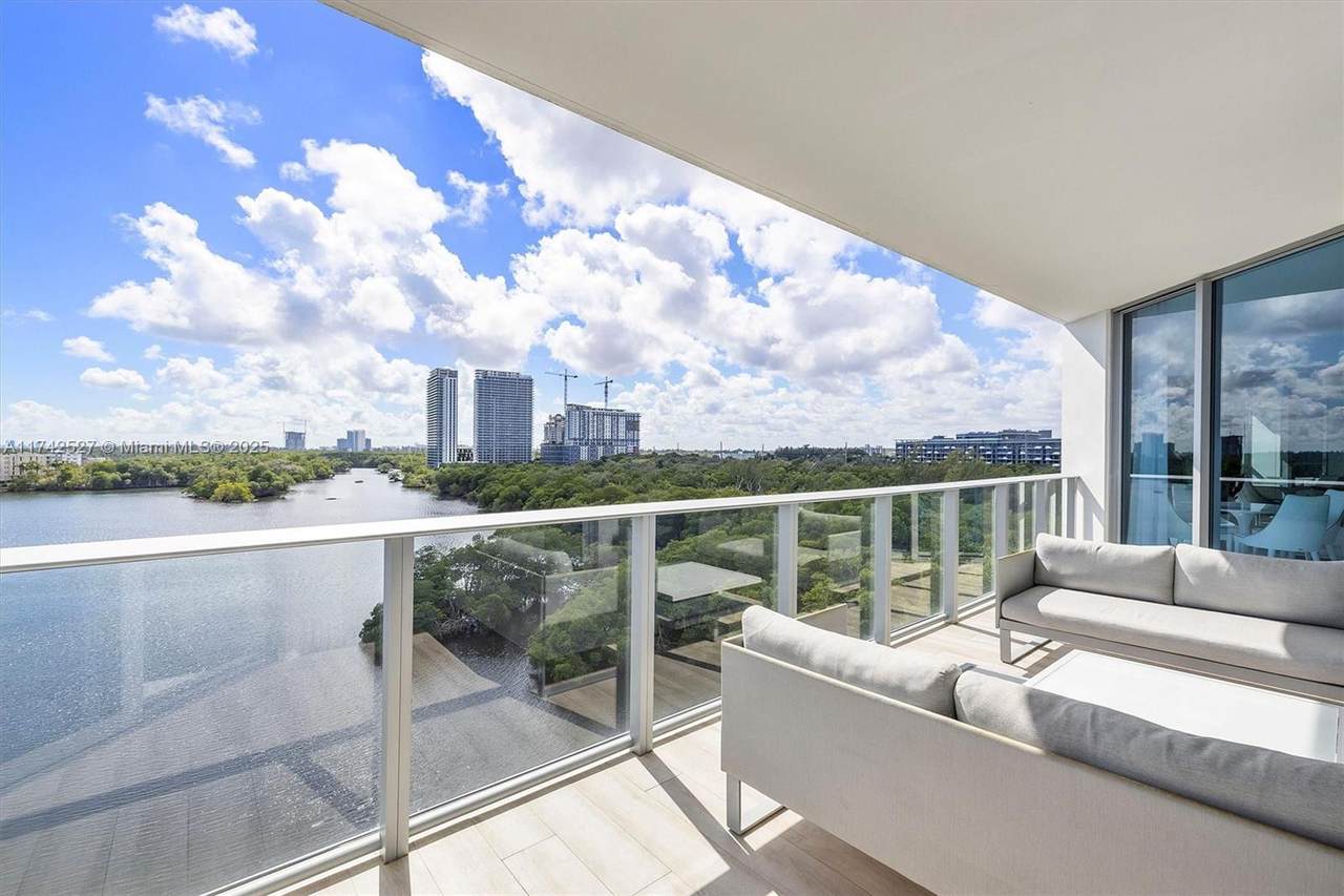 17111 Biscayne Blvd - Photo 1