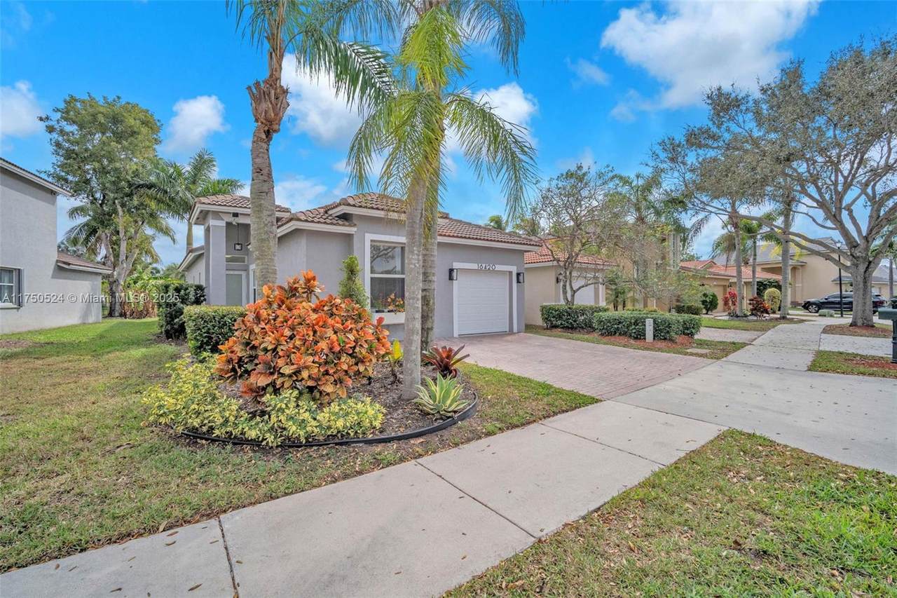 16420 Sapphire St - Photo 1