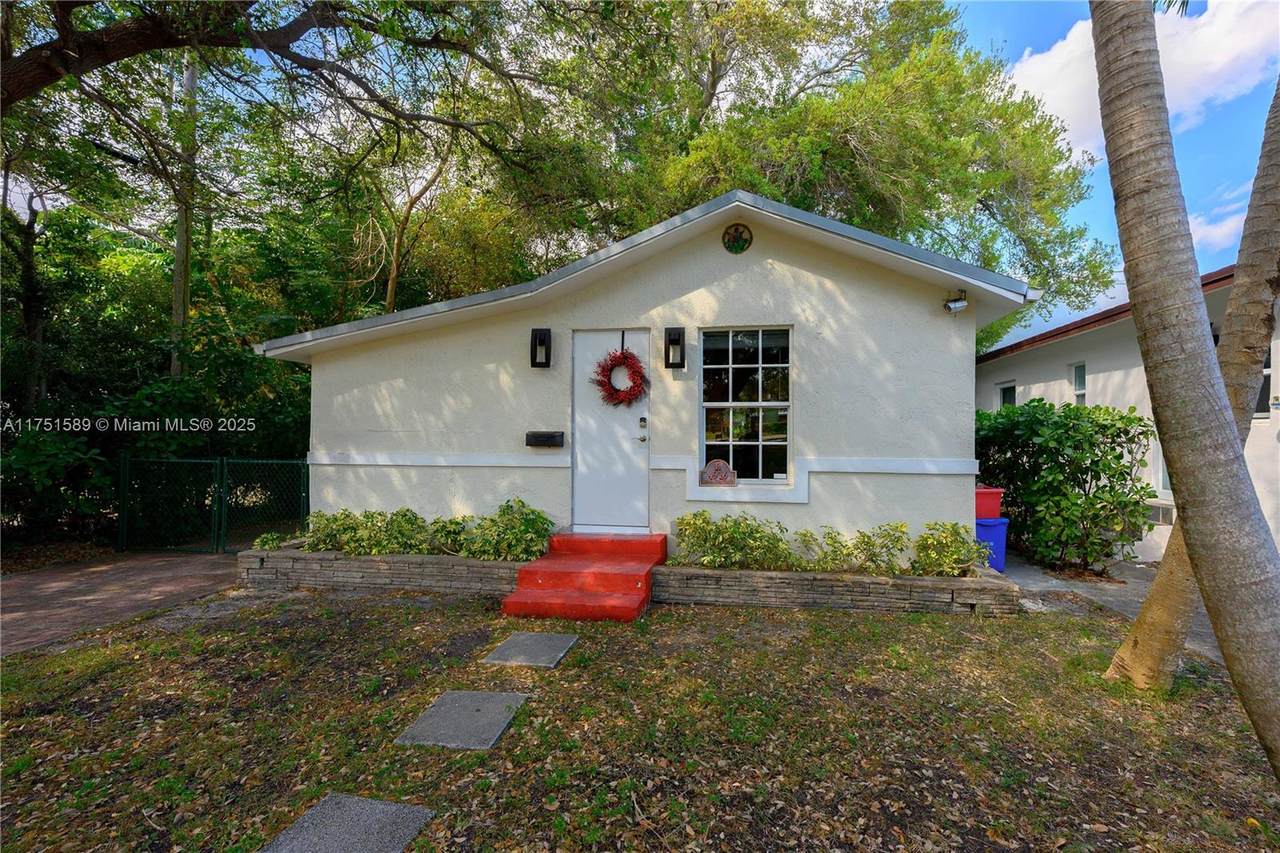 4916 Washington Dr - Photo 1