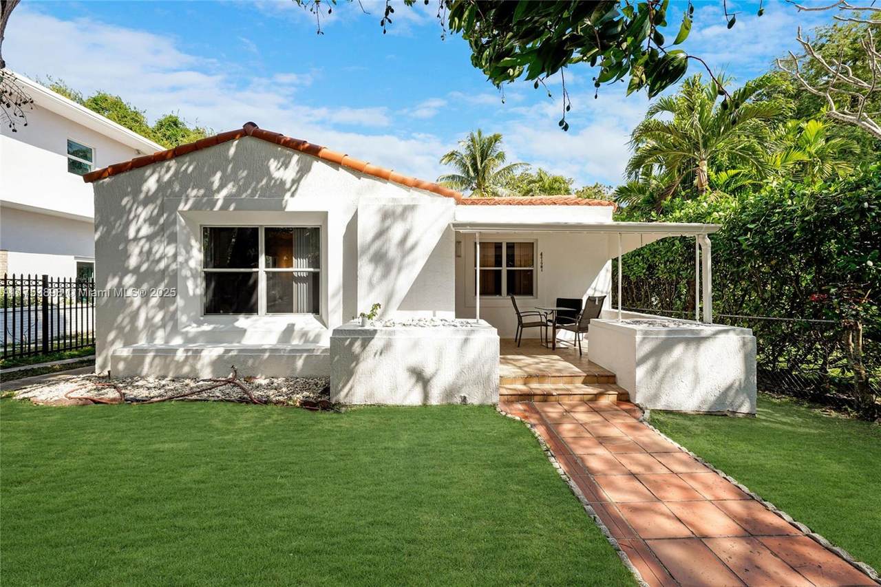 4727 1st Ct - Photo 1