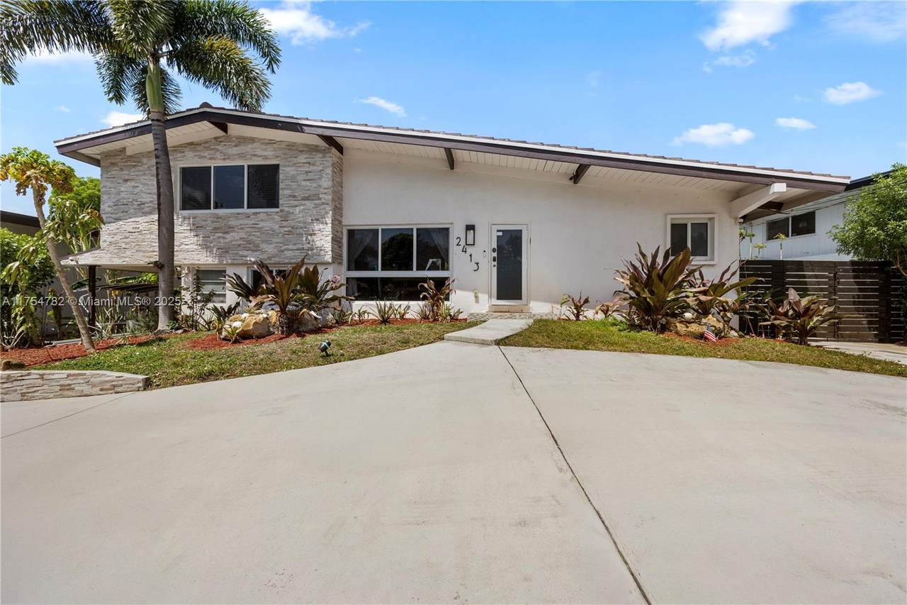 2413 Sugarloaf Ln - Photo 1