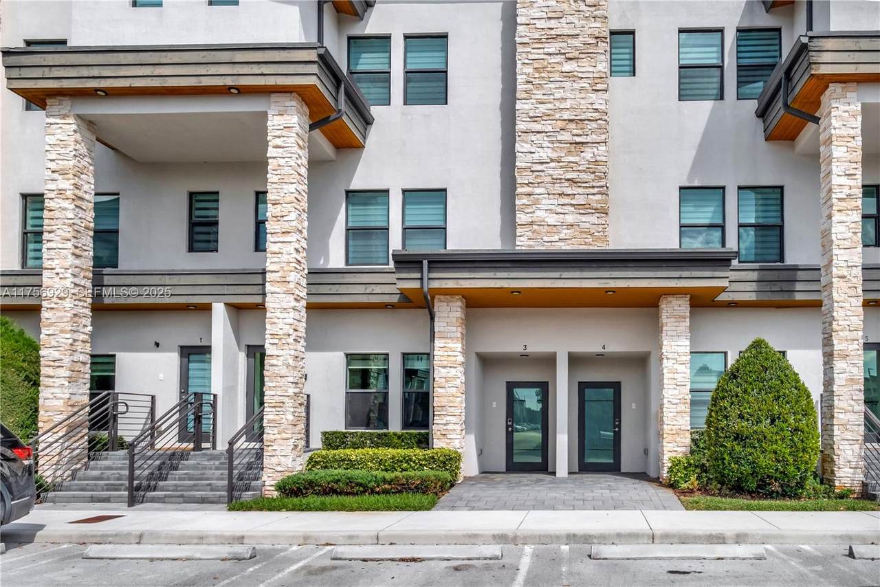 10473 82nd St - Photo 1