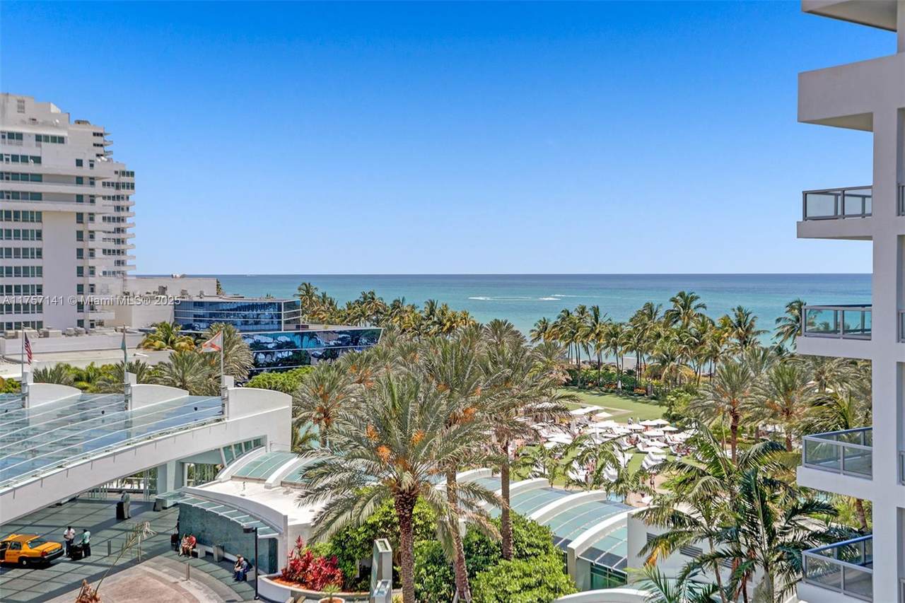 4401 Collins Ave - Photo 1