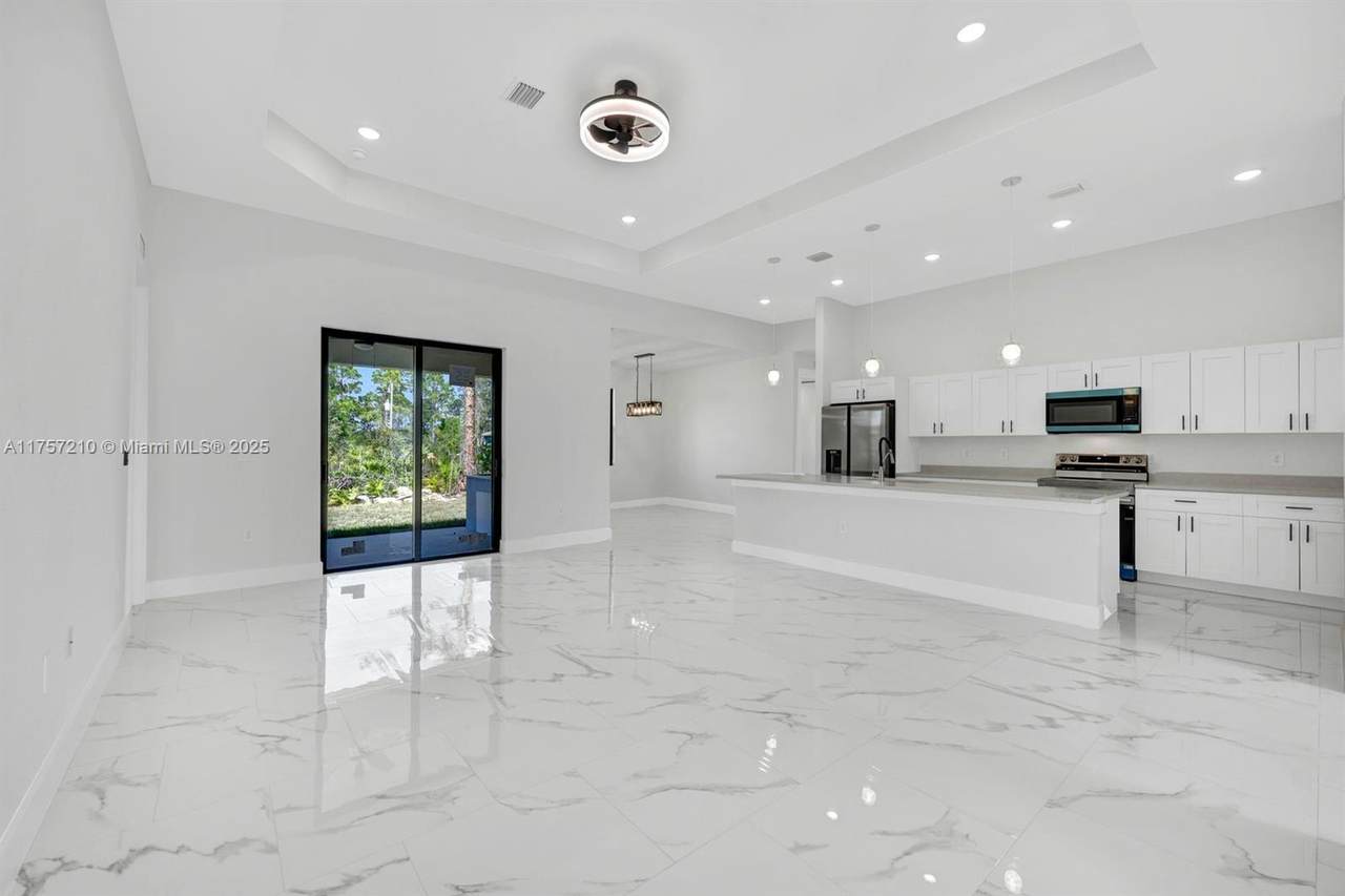 3159 Sunshine Blvd - Photo 1
