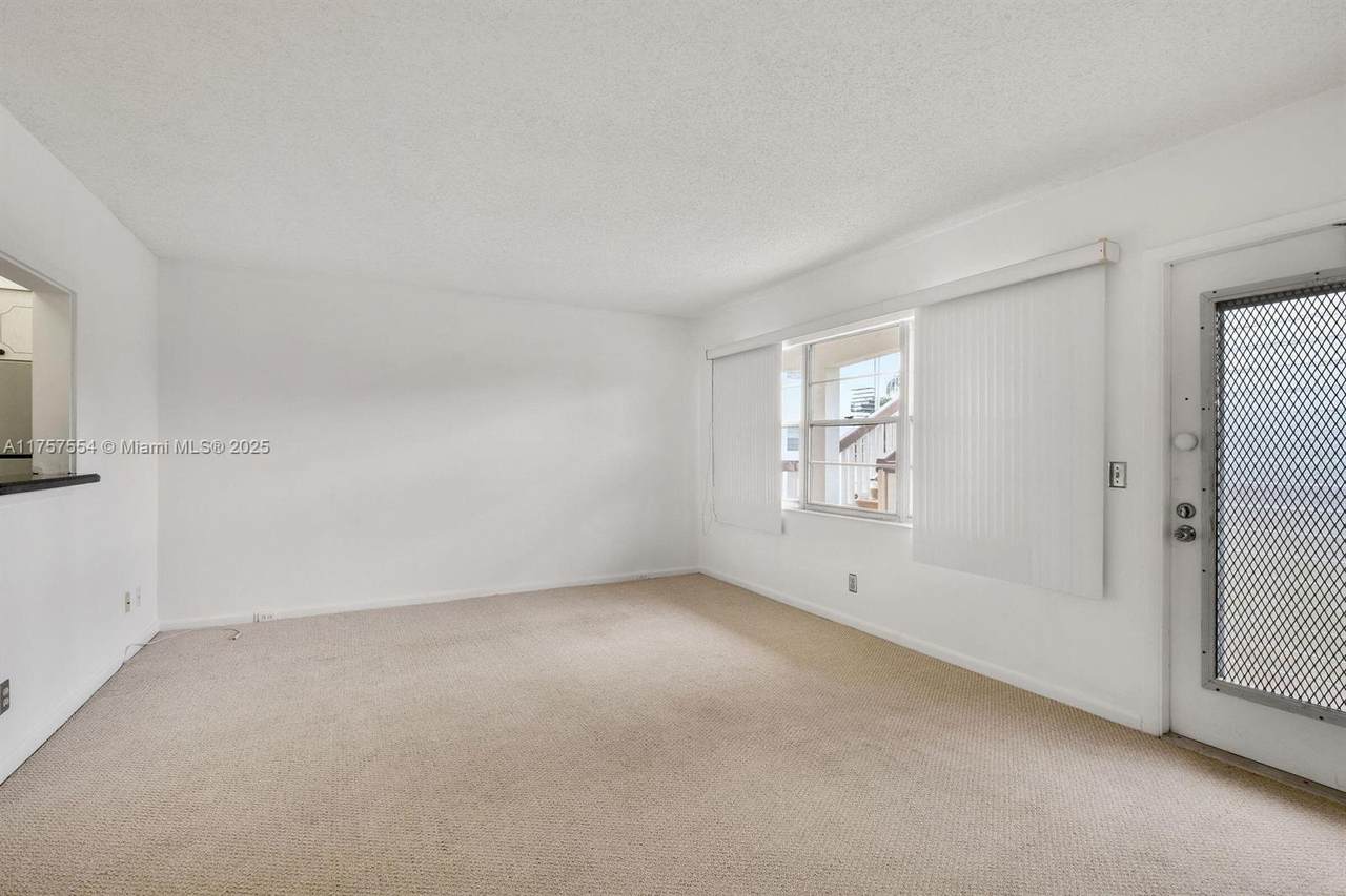 310 Mansfield H - Photo 1