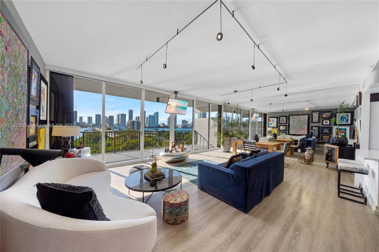 1000 Venetian Way - Photo 1