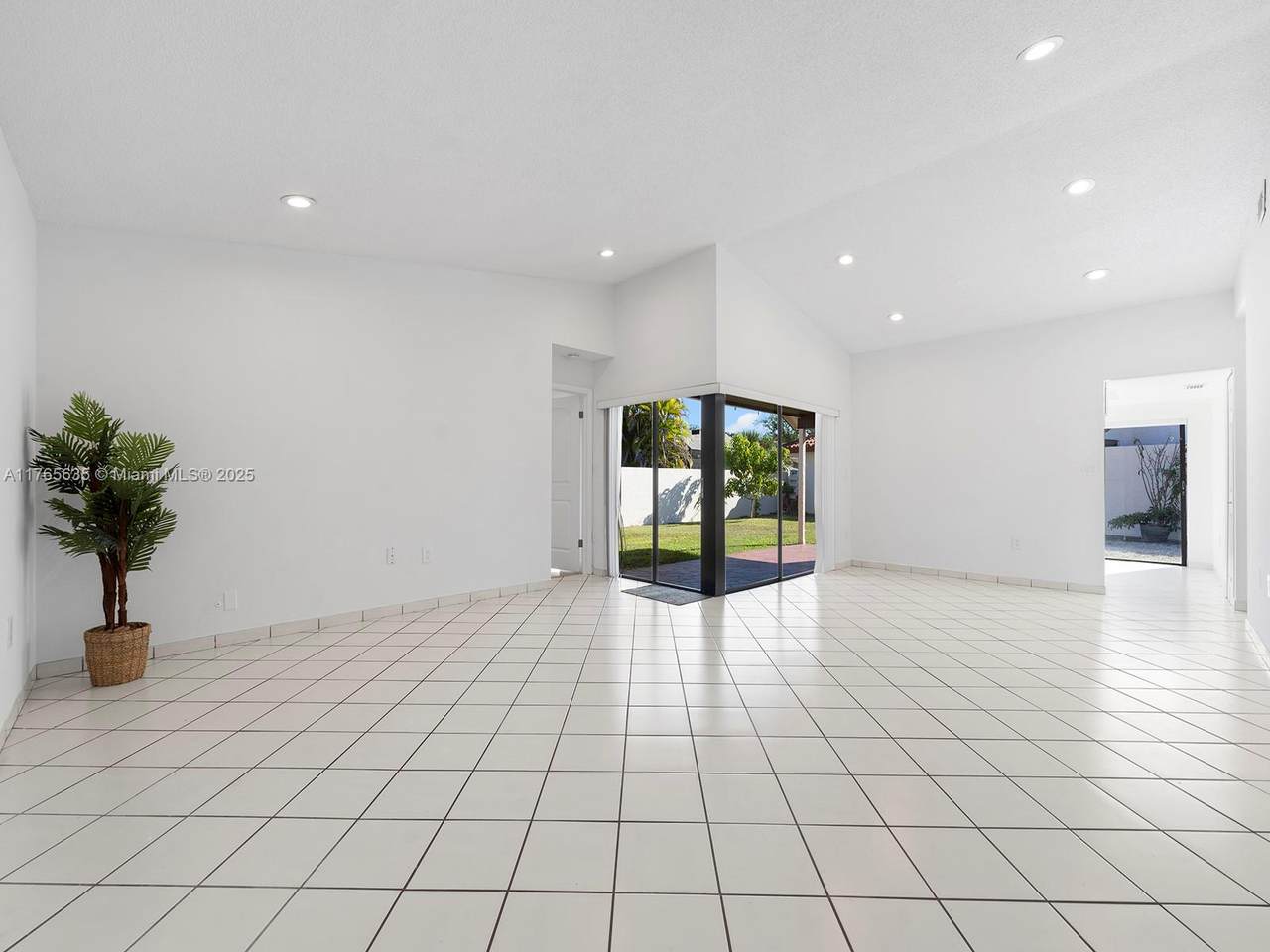 https://bt-photos.global.ssl.fastly.net/miami/1280_boomver_1_A11765635-2.jpg