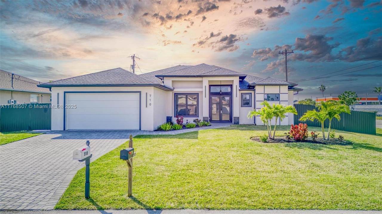 710 25th Ln - Photo 1