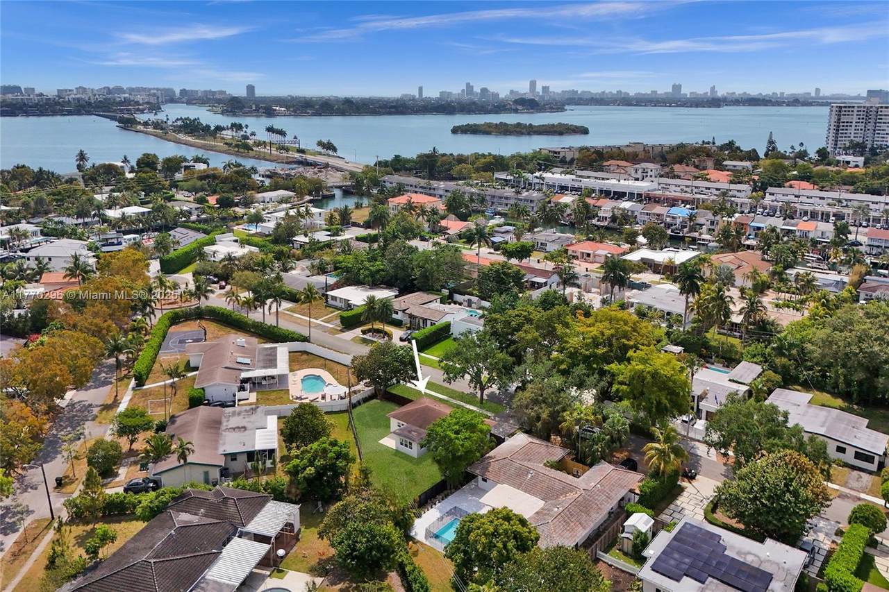 2125 Alamanda Dr - Photo 1