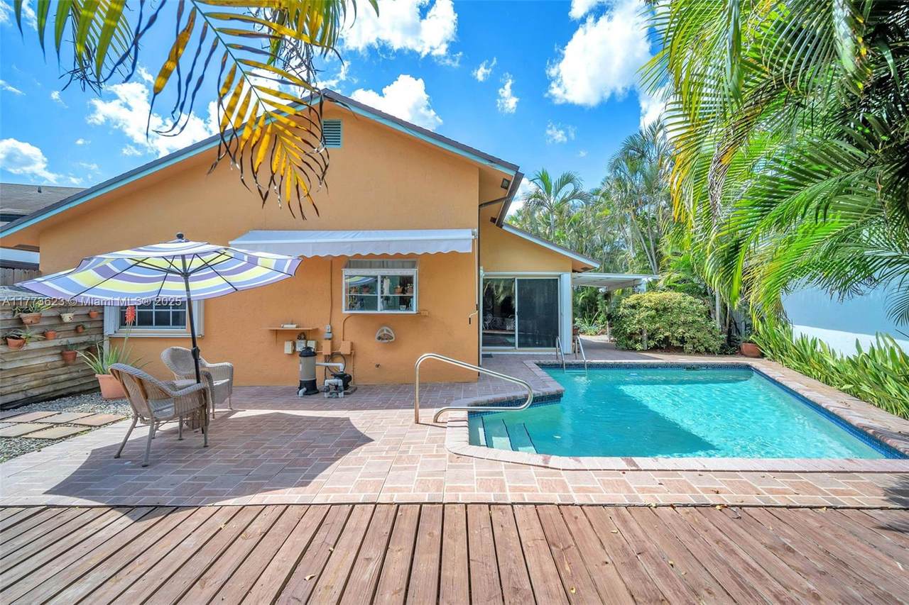 5660 99th Ln - Photo 1