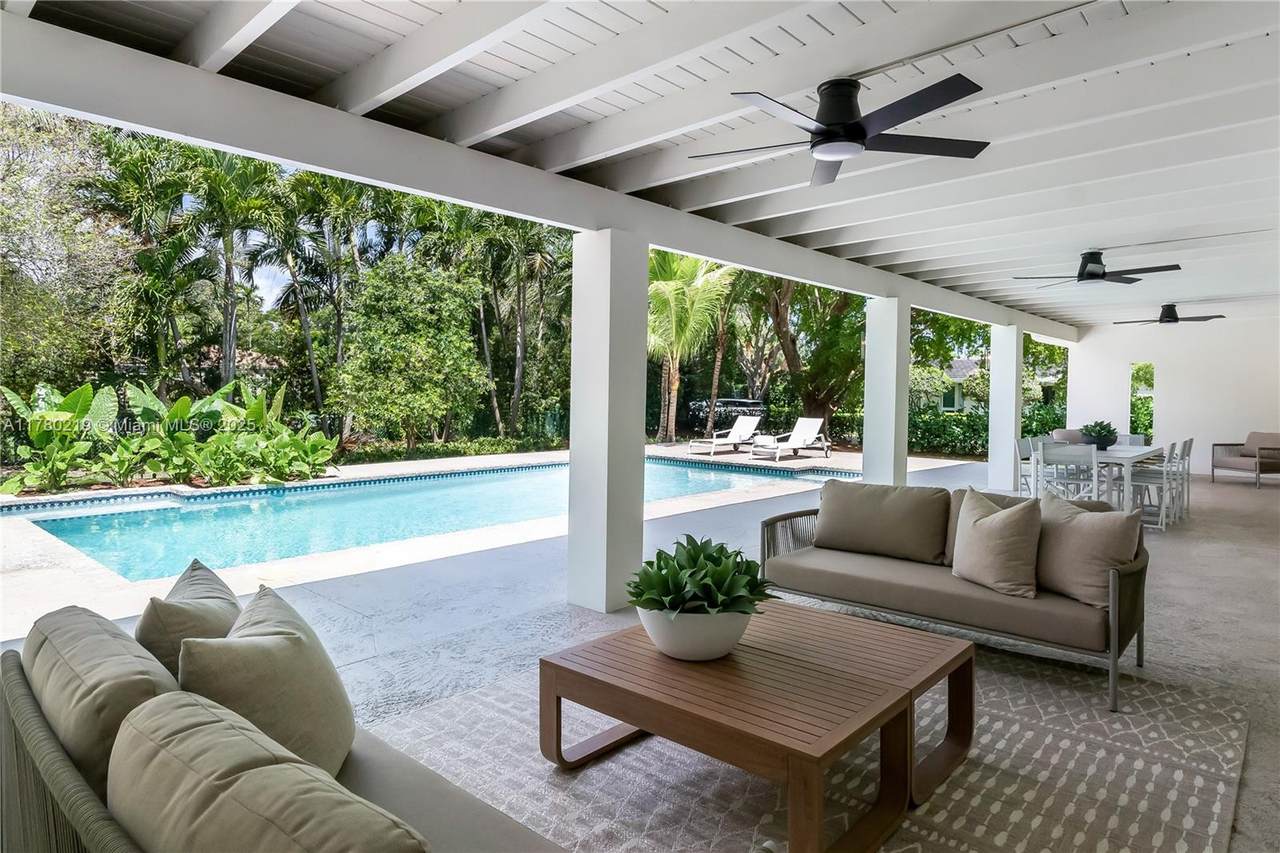 7551 109th Ter - Photo 1