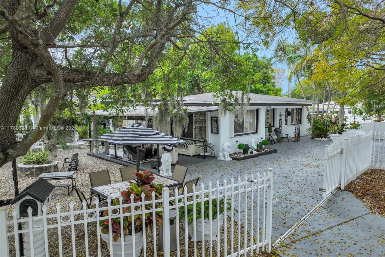 11425 18th Ave - Photo 1