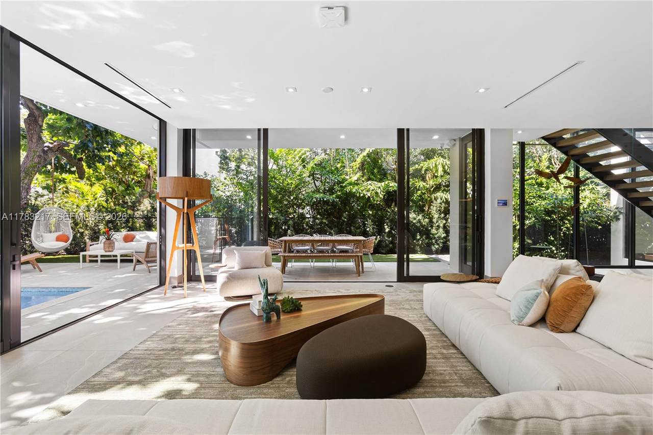 510 52nd St - Photo 1