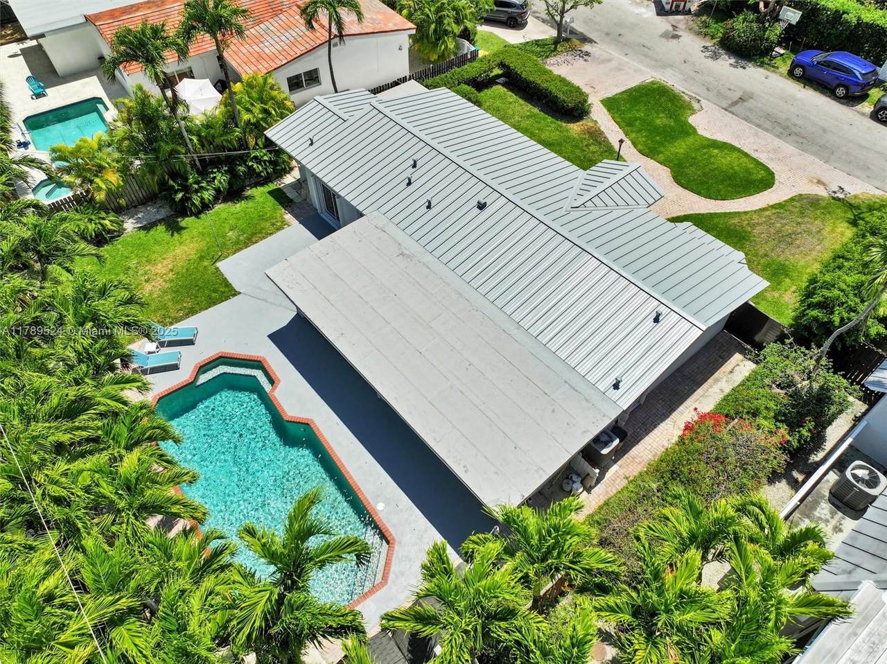 255 Ridgewood Rd - Photo 1