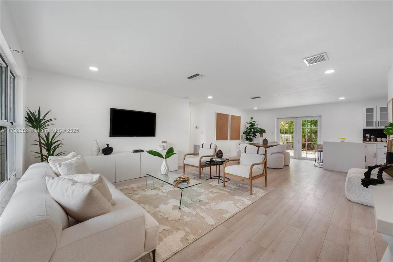 4617 28th Way - Photo 1