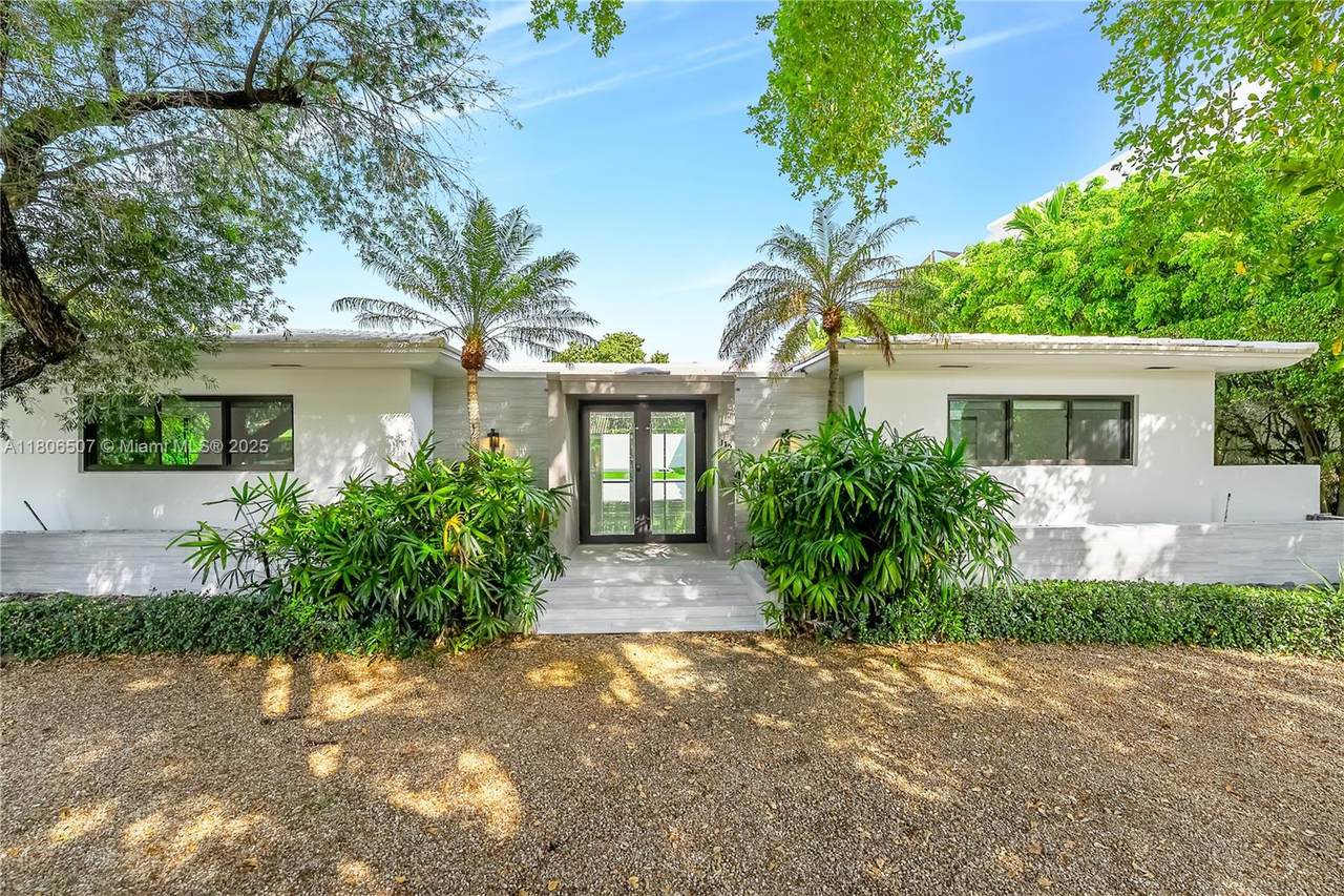 112 1st Ct - Photo 1