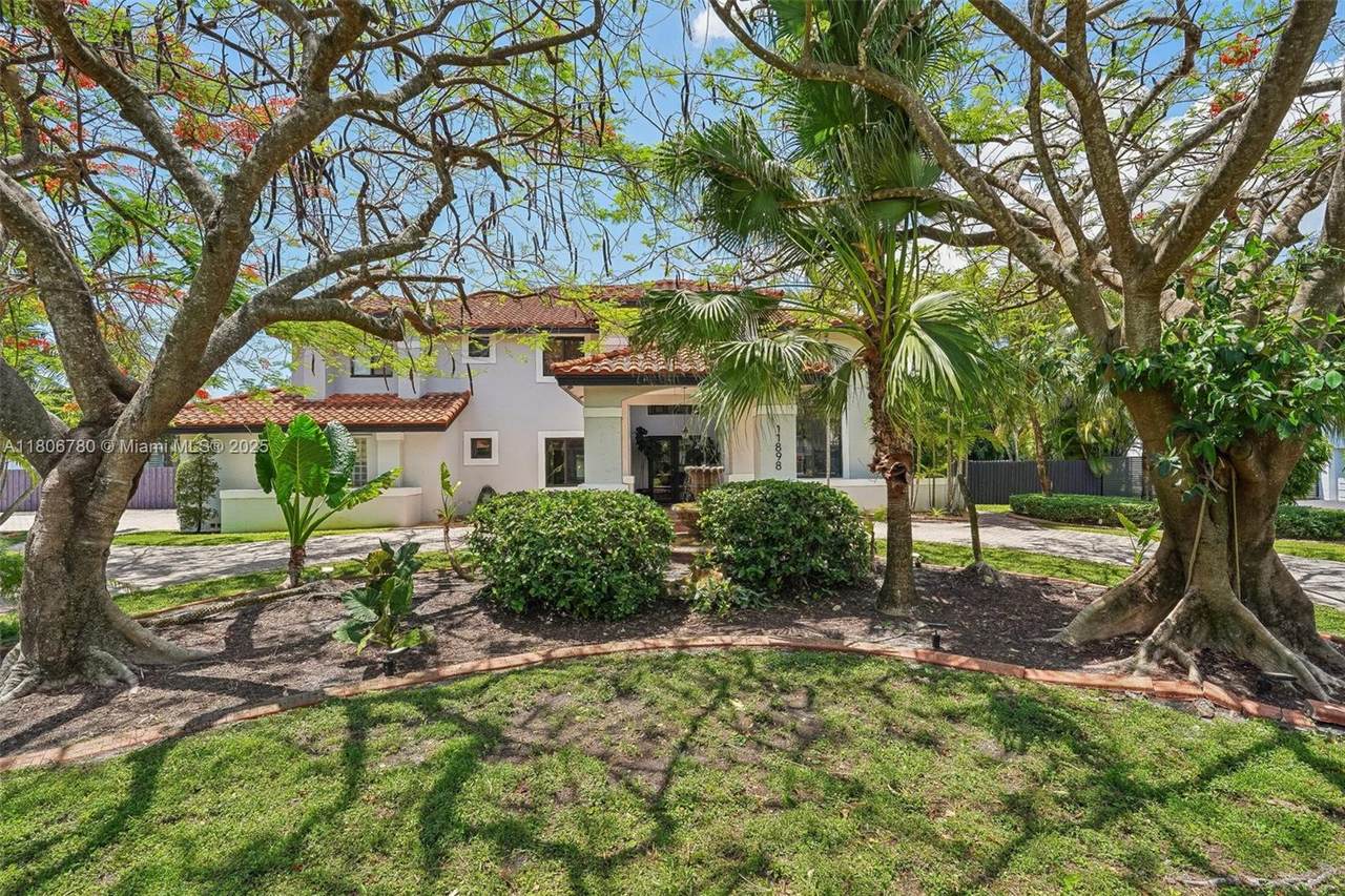 11898 74th Ter - Photo 1