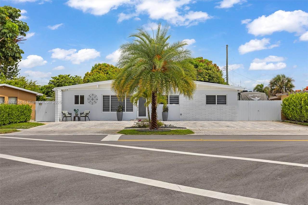 881 177th Ter - Photo 1