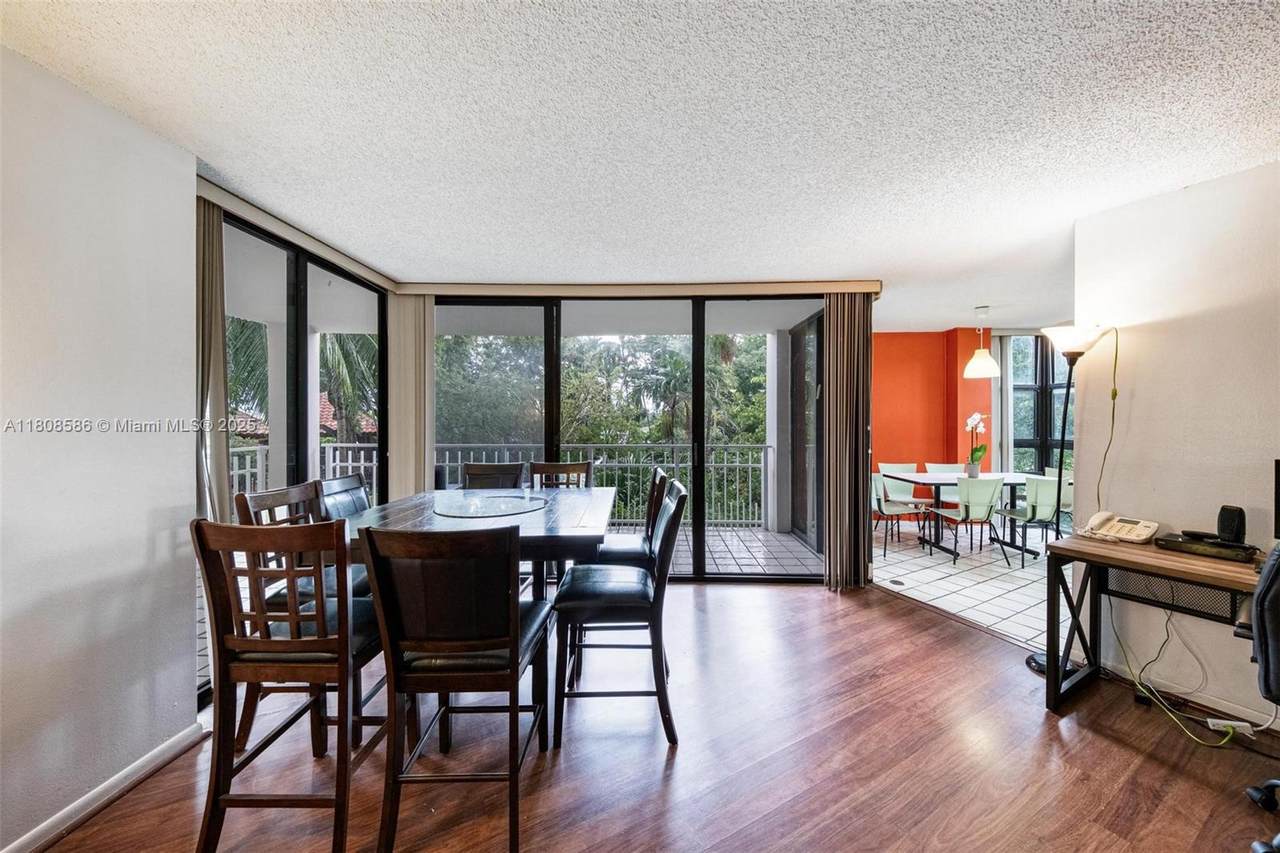 2000 Towerside Ter - Photo 1