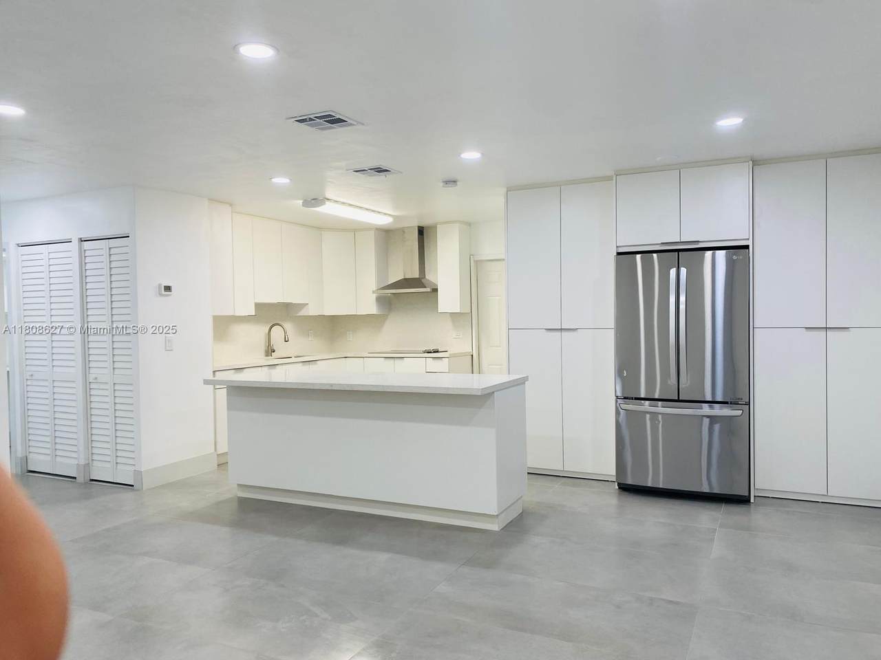 2820 14th Ct - Photo 1