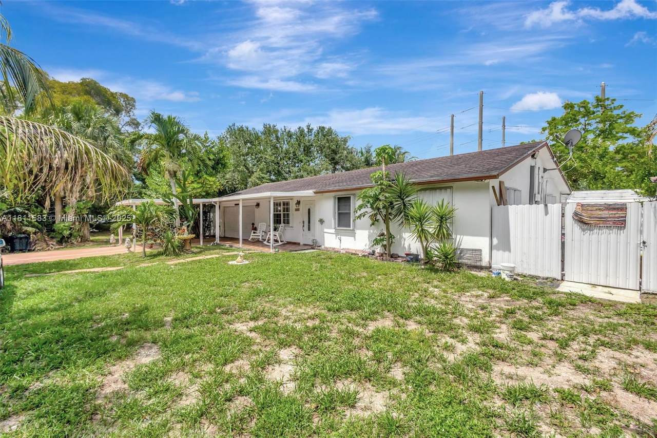 4035 110th Ave N - Photo 1