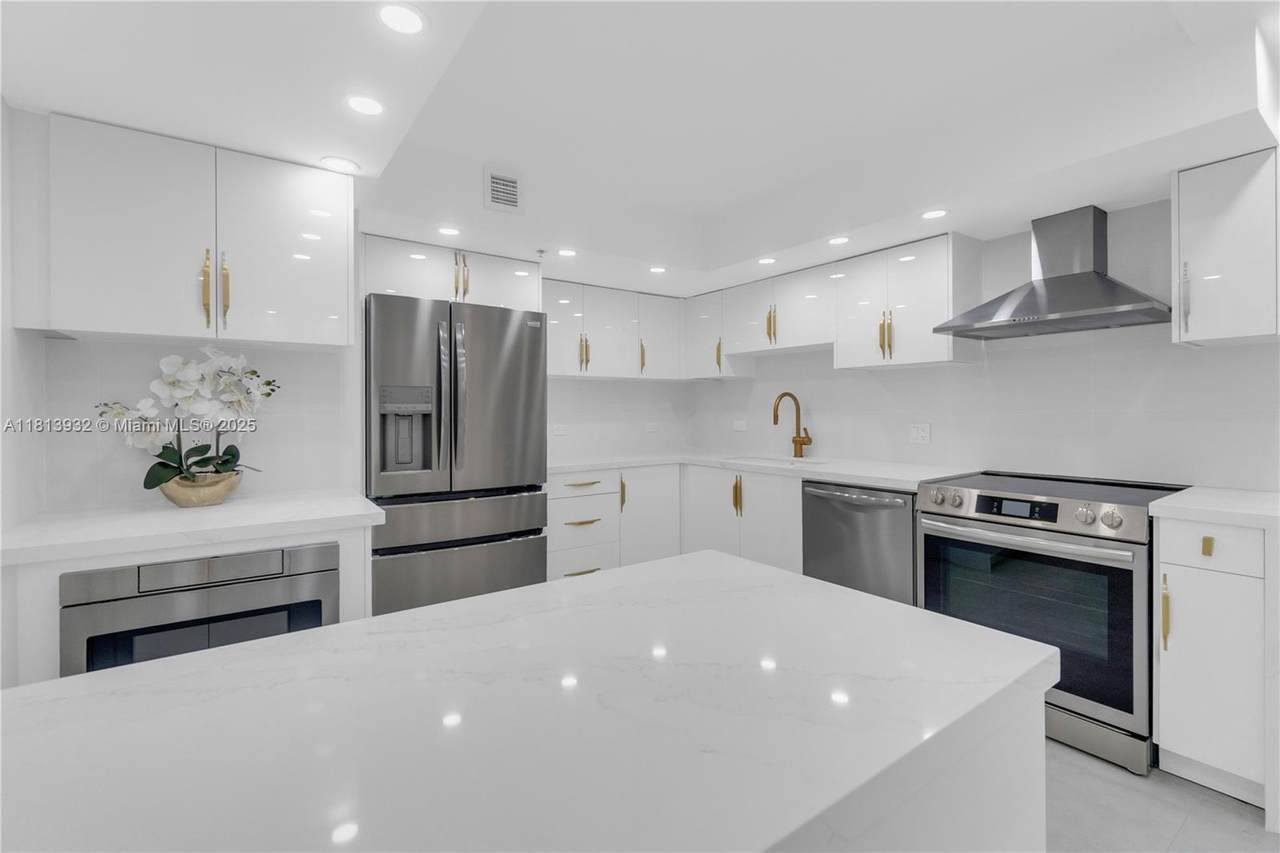 1201 Ocean Dr - Photo 1