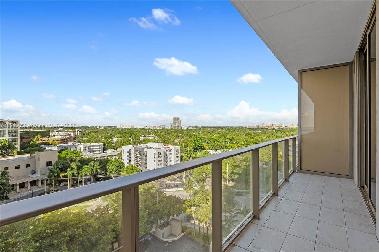 2678 Tigertail Ave - Photo 1