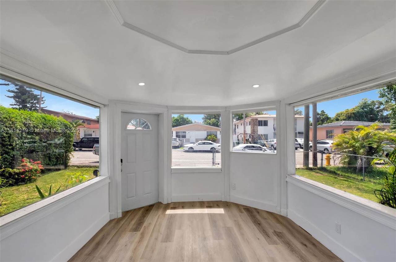 920 8th Ct - Photo 1