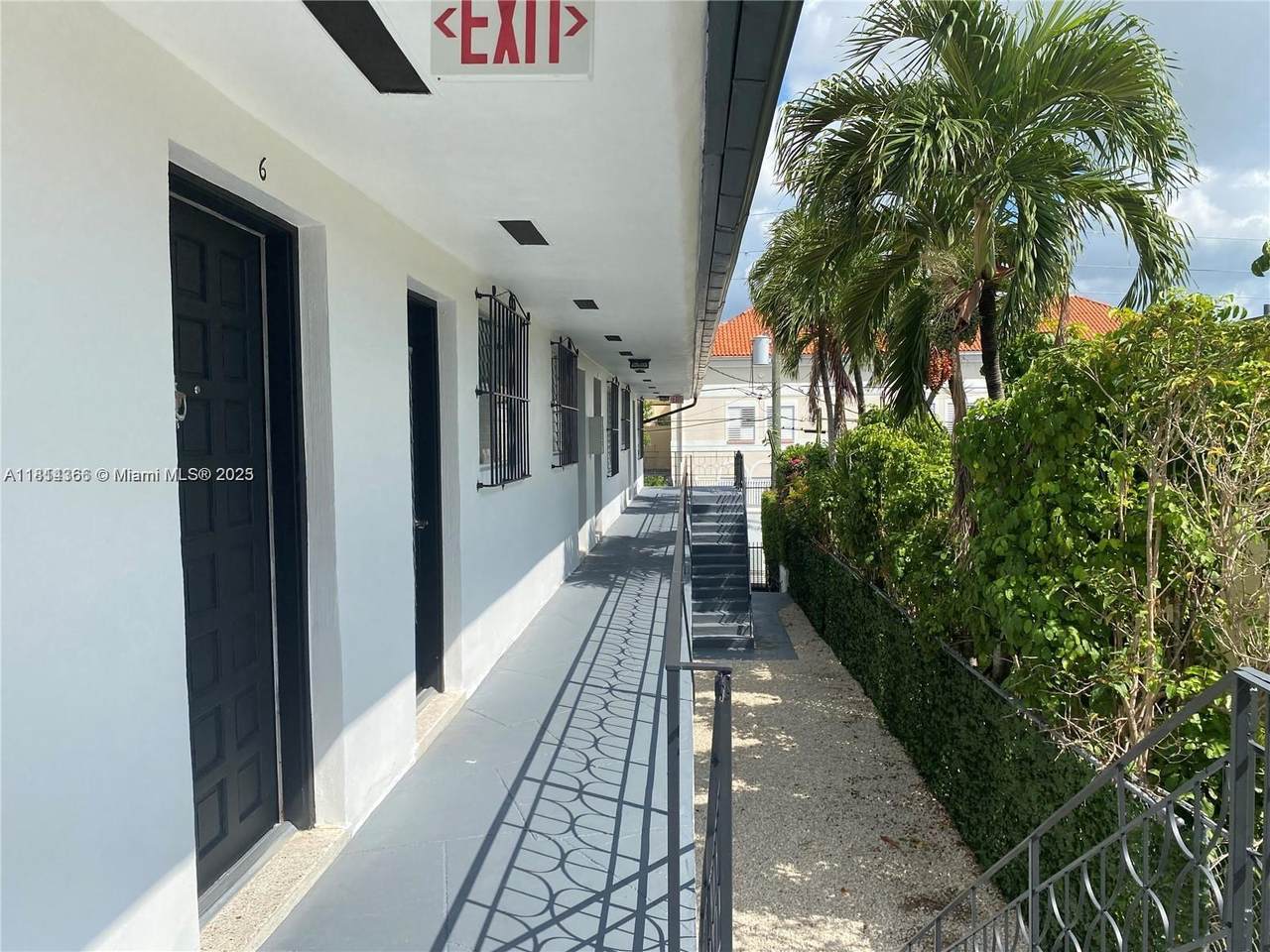 1168 3rd St - Photo 1