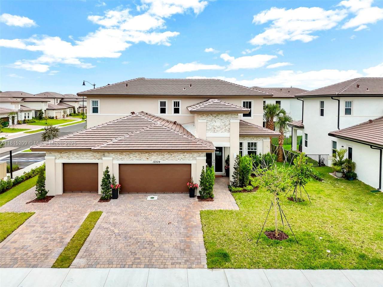 12228 43rd St - Photo 1