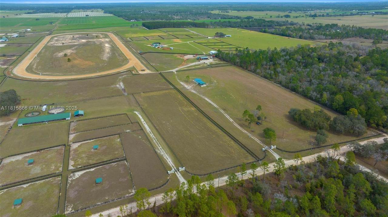 12451 20th St - Photo 1