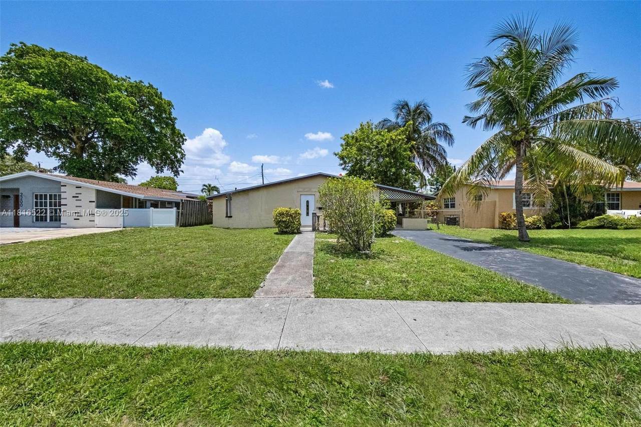 2130 Acapulco Dr - Photo 1