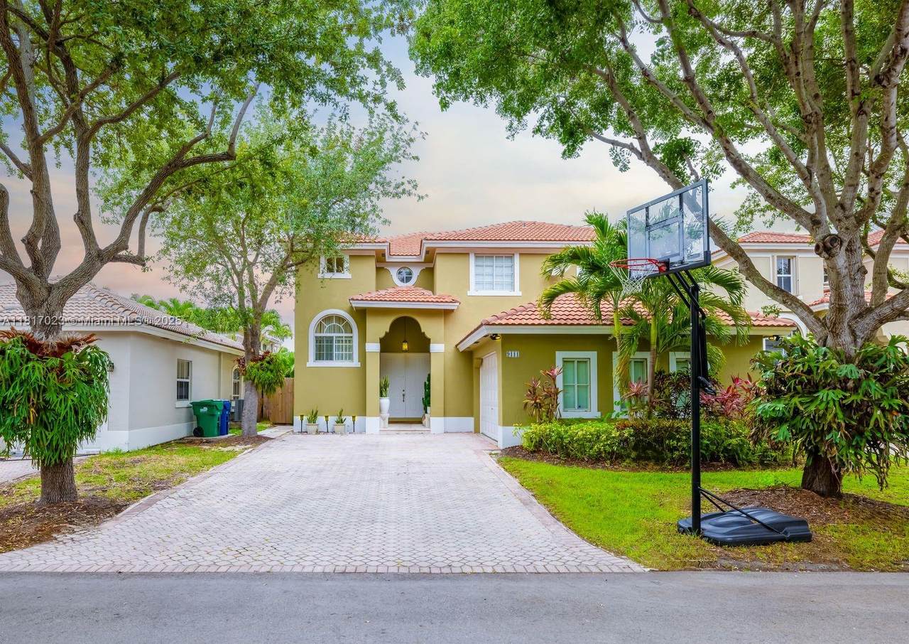 9111 162nd Ln - Photo 1