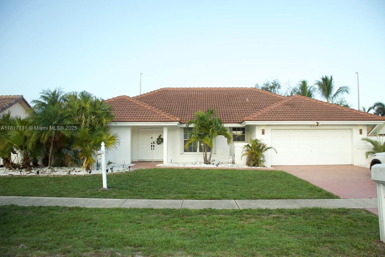 1550 52nd Ter - Photo 1