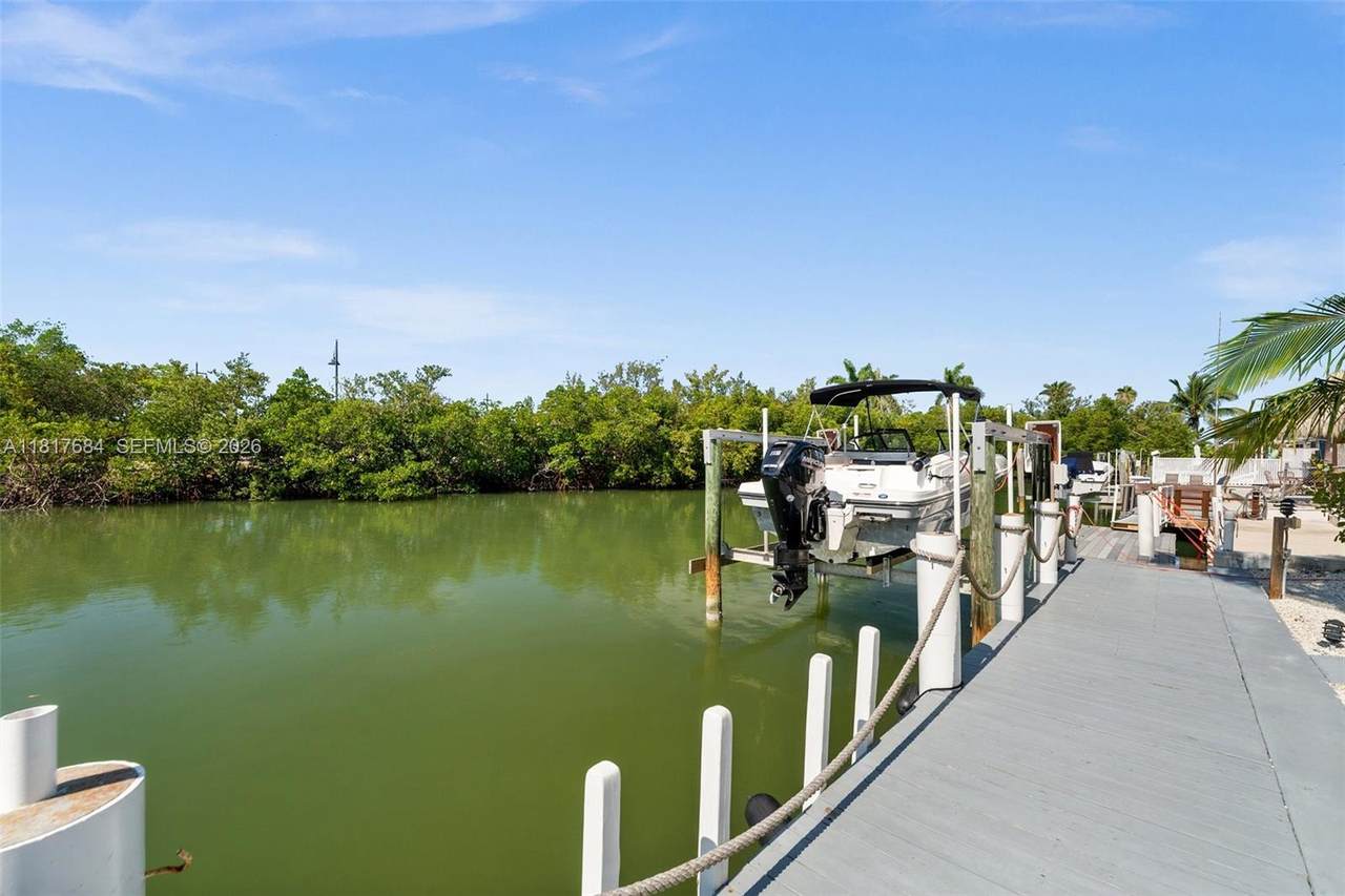 648 Palm Dr - Photo 1