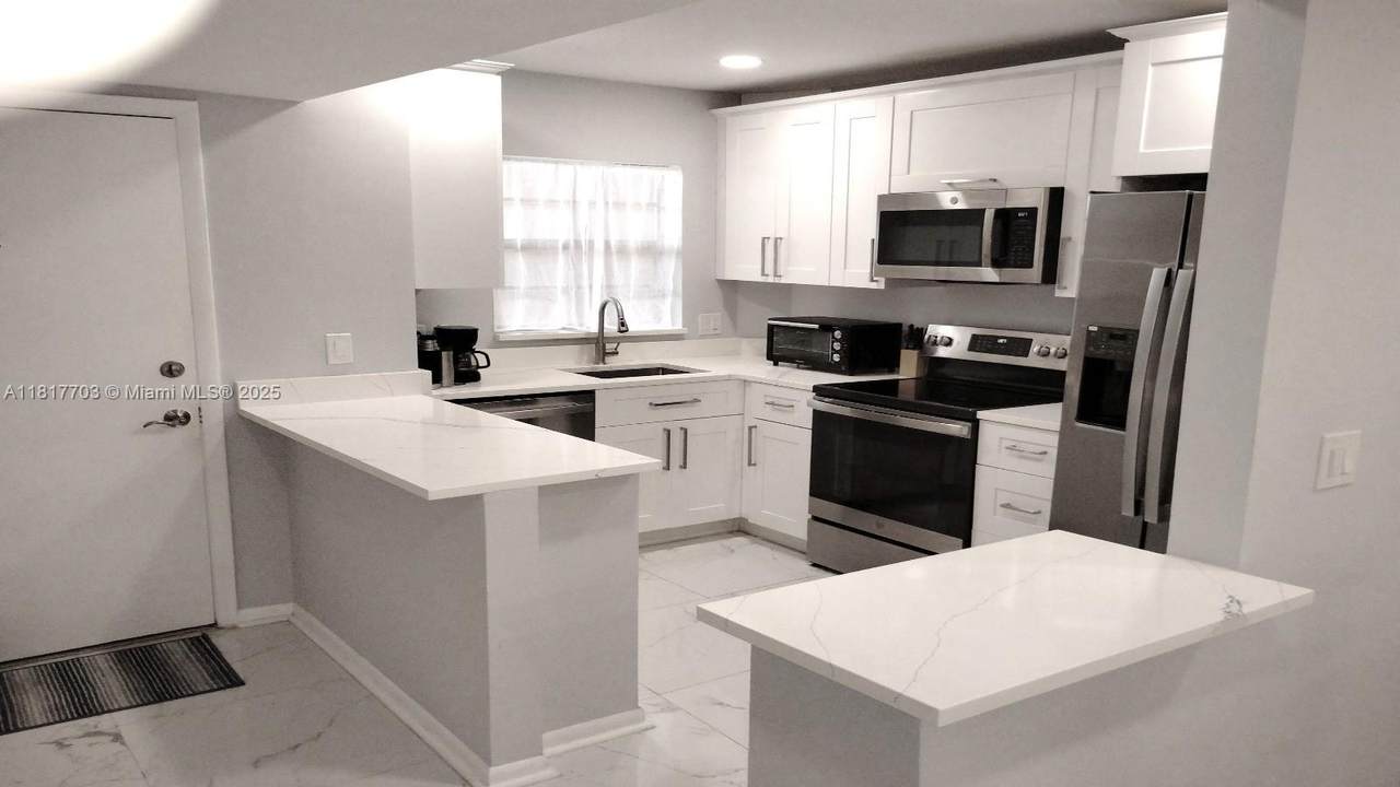 200 Jacaranda Country Club Dr - Photo 1