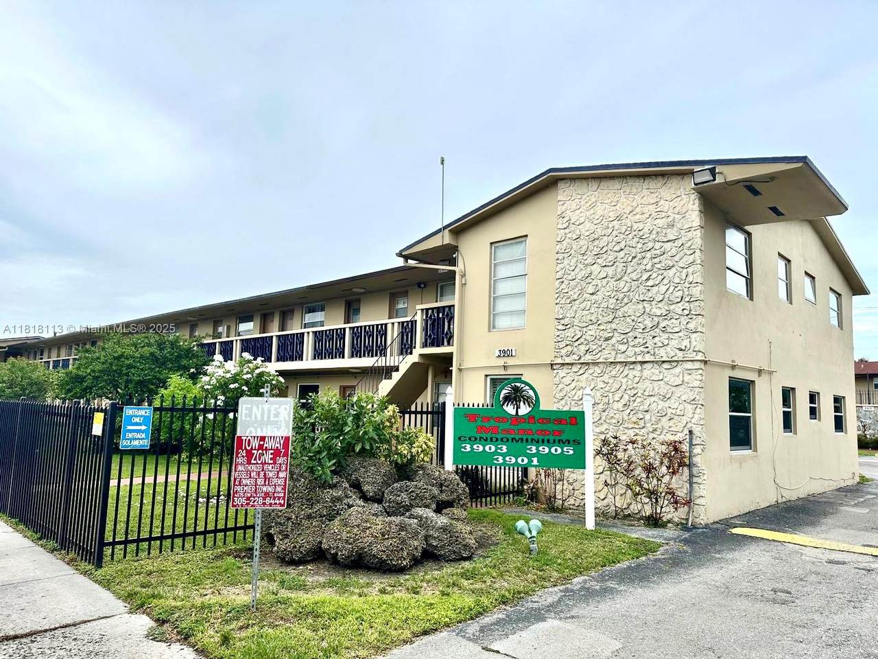 3905 78th Ct - Photo 1