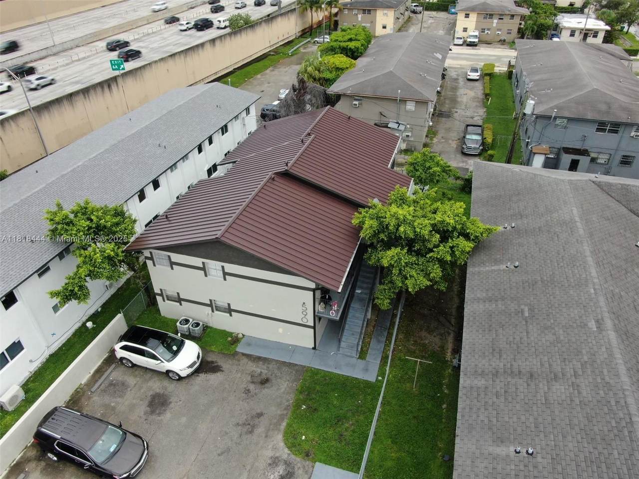 590 65th St - Photo 1