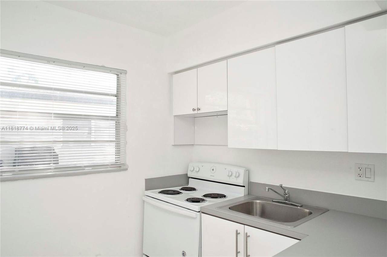 2206 Fillmore St - Photo 1