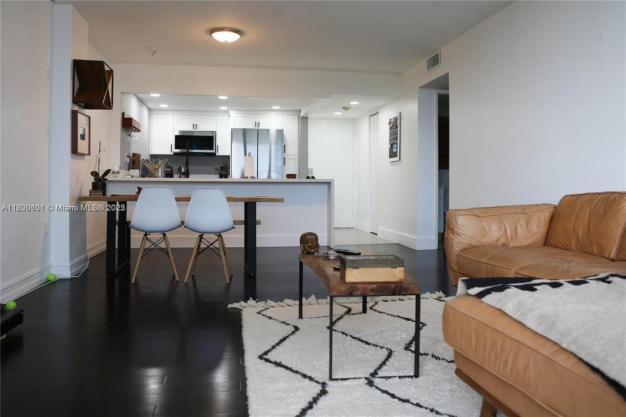 600 36th St - Photo 1