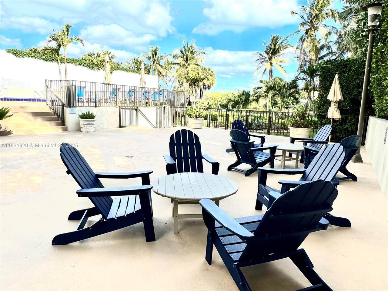 1621 Collins Ave - Photo 1