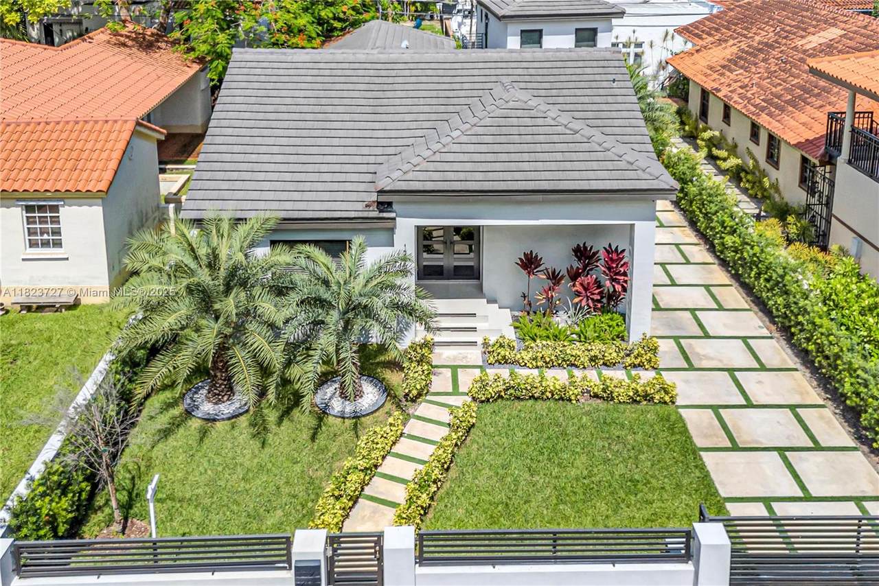 1205 Wallace St - Photo 1