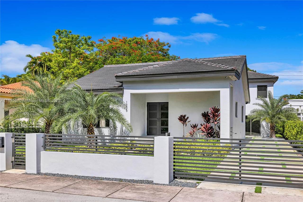 1205 Wallace St - Photo 1