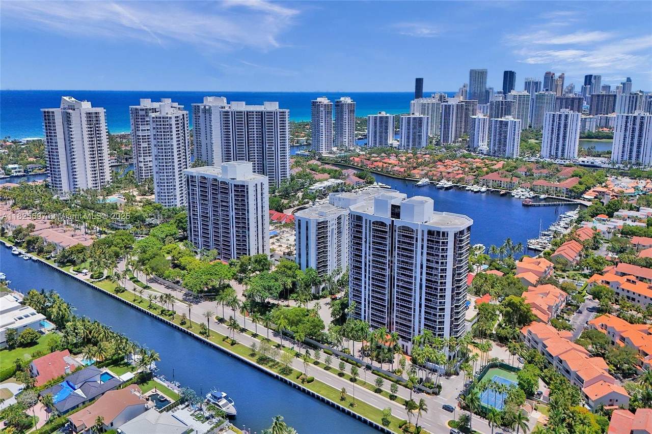 3640 Yacht Club Dr - Photo 1